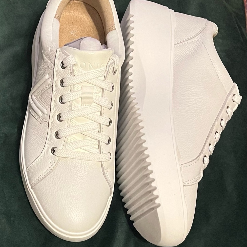 VIONIC KEARNY PLATFORM LACE UP SNEAKER